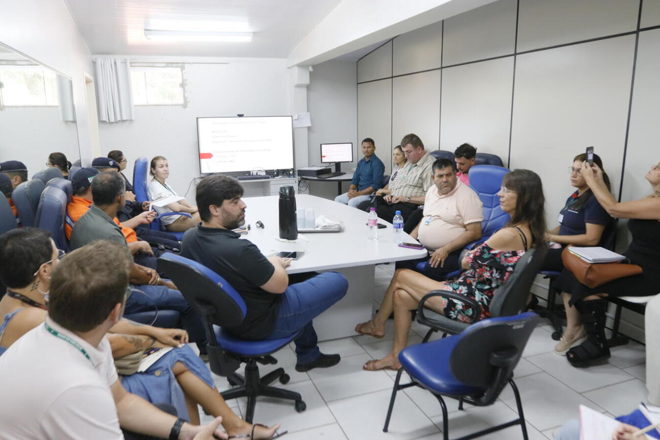 Reunião na sede da Secretaria Municipal de Saúde, na tarde desta terça-feira (11), tratou de ações realizadas e planejadas para conter o Aedes aegypti em Toledo