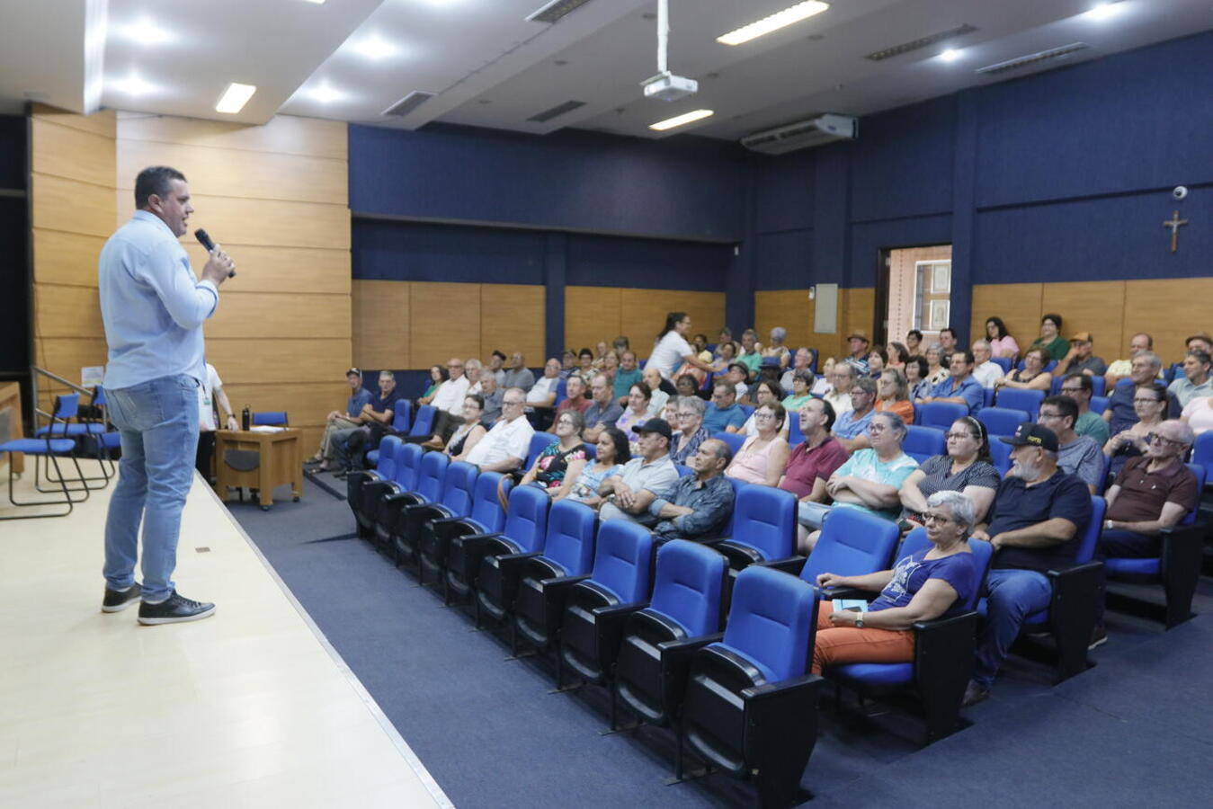 Políticas públicas continuadas voltadas a entidades e o público por elas atendido foram detalhadas nesta terça-feira (4) em encontro no Auditório Acary de Oliveira