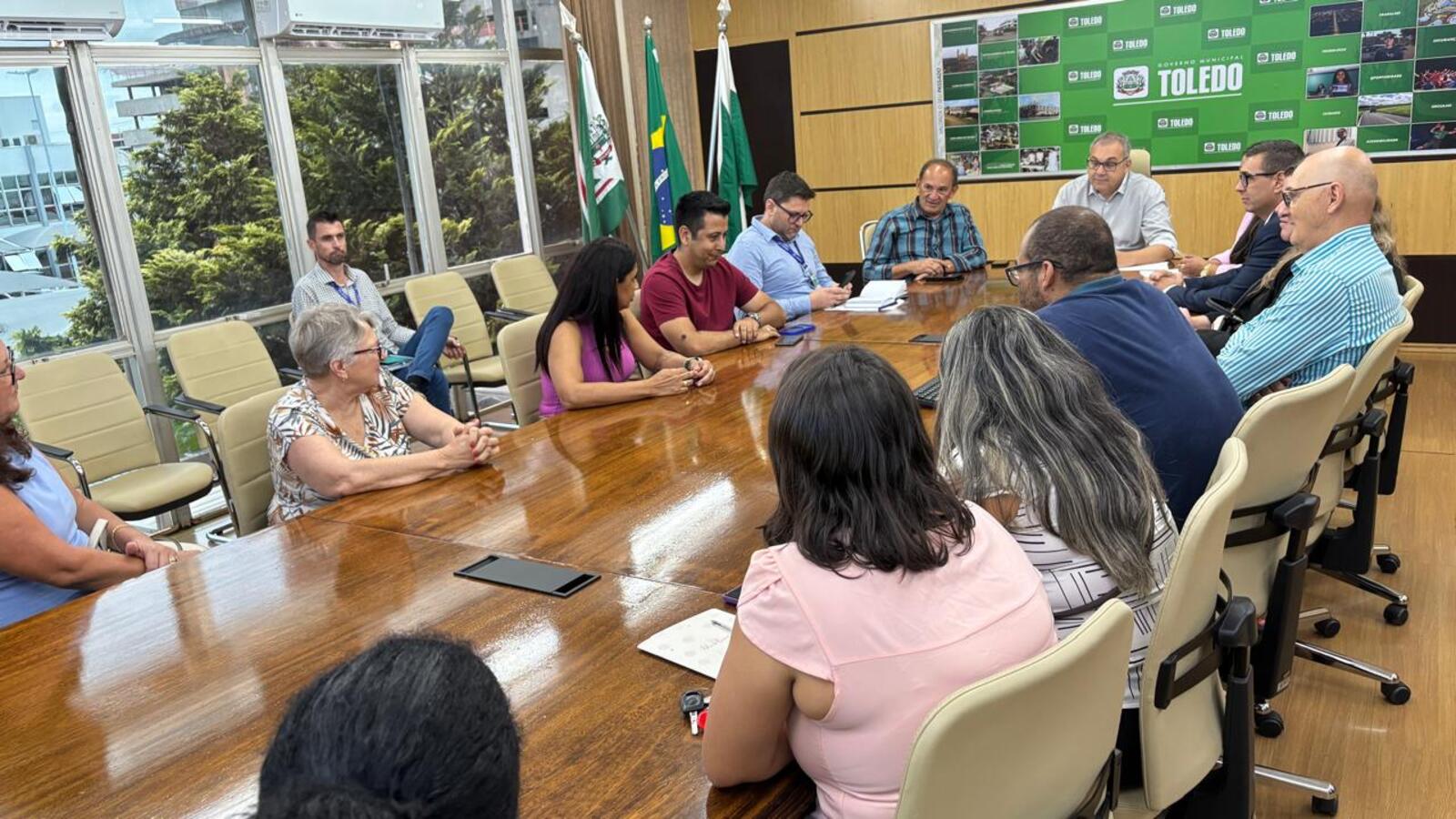 Ganho real será de 2,10%. Objetivo do encontro foi estabelecer um canal de comunicação frequente para evitar o desgaste na solução de ações em benefício dos servidores