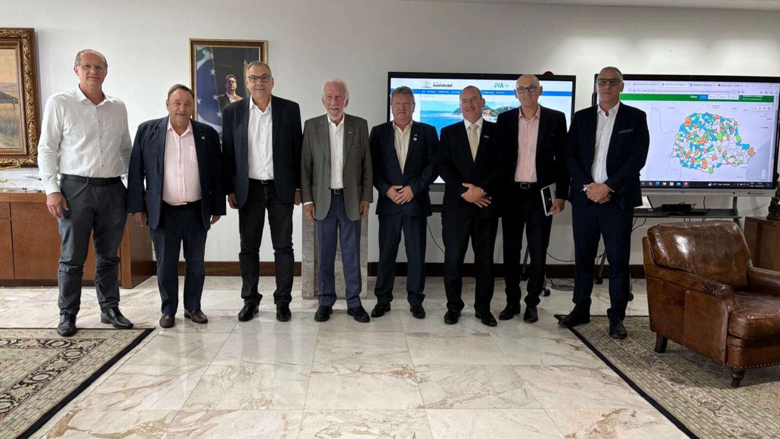 Prefeito Mario Costenaro acompanhou uma comitiva no encontro com o governador em exercício Darci Piana nesta terça-feira (25)