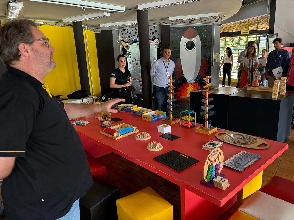 O prefeito e a equipe de secretariado conheceram os espaços voltados a ciência e tecnologia, após a reunião semanal