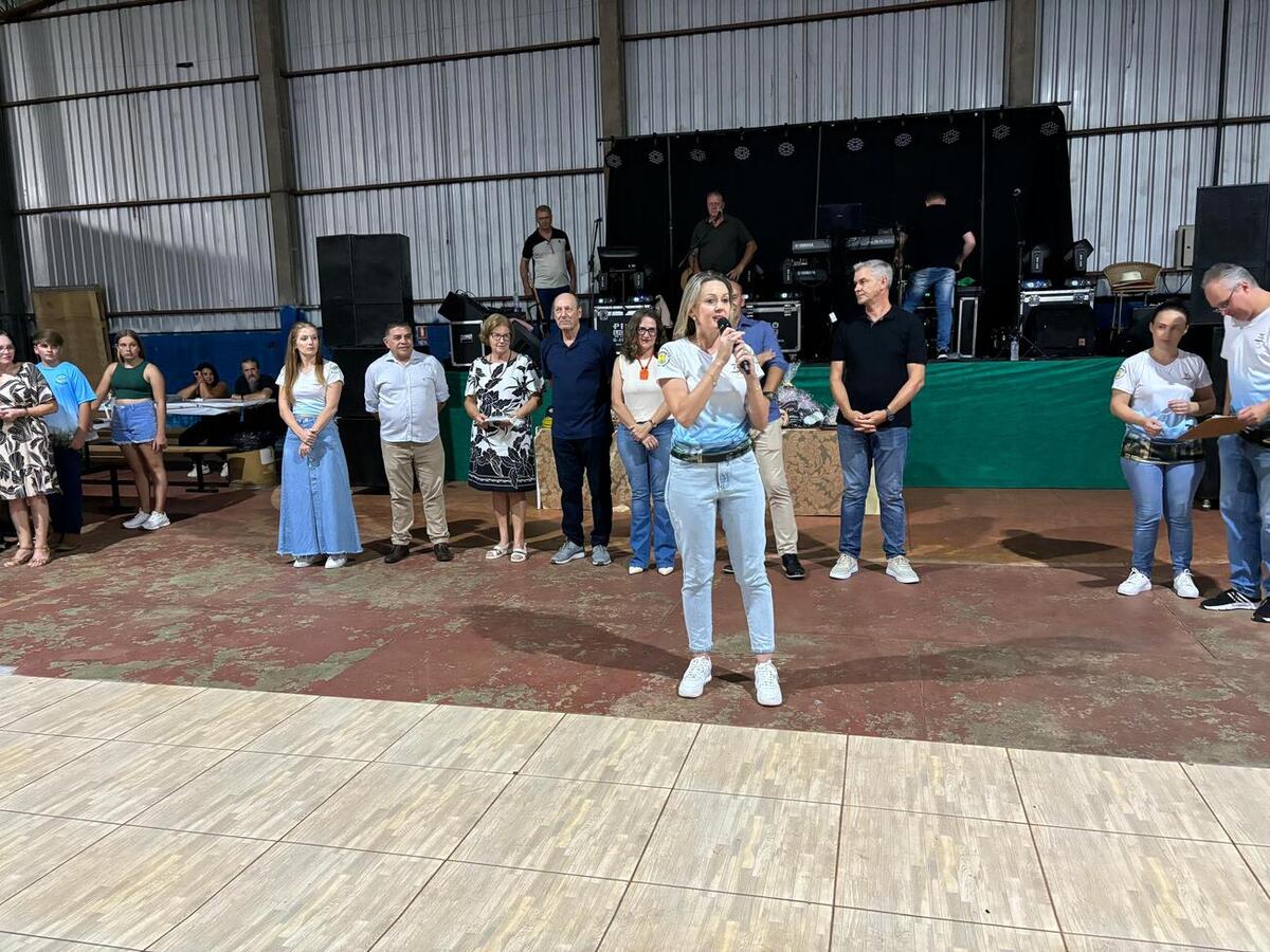 Escola Municipal Miguel Dewes e Escola Estadual do Campo de Dez de Maio foram fundadas antes mesmo da emancipação política de Toledo