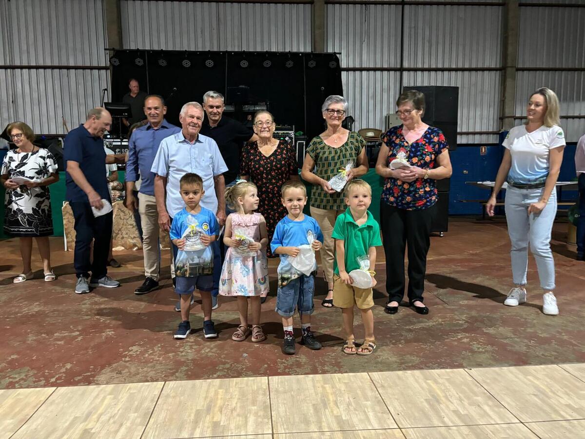 Escola Municipal Miguel Dewes e Escola Estadual do Campo de Dez de Maio foram fundadas antes mesmo da emancipação política de Toledo