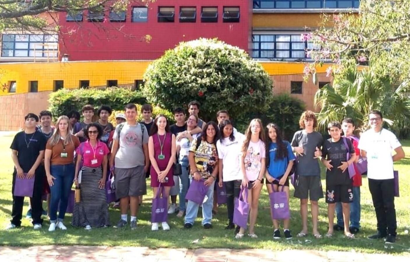 A visita técnica faz parte do projeto Centro da Juventude: Rumo ao Conhecimento das Profissões