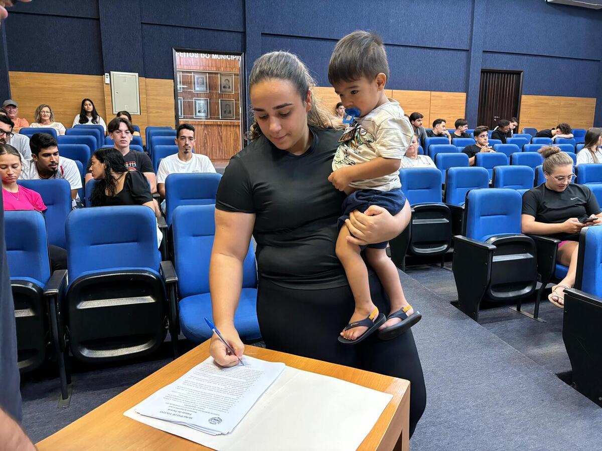 Participaram do evento aproximadamente 40 atletas selecionados para o programa, e que vão receber uma bolsa-incentivo