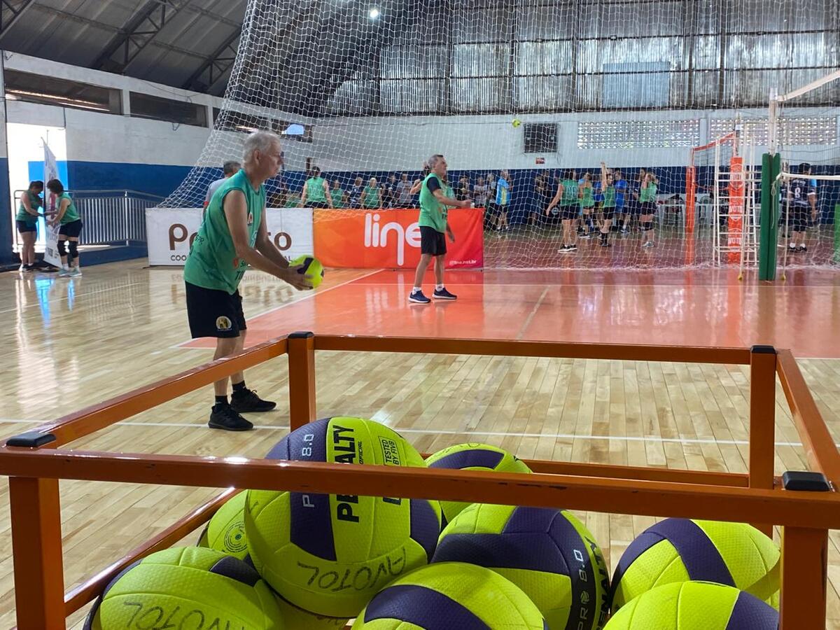 O município de Toledo celebrou a abertura da 2ª edição do Circuito Oeste de Vôlei Câmbio na manhã desta sexta-feira (21)