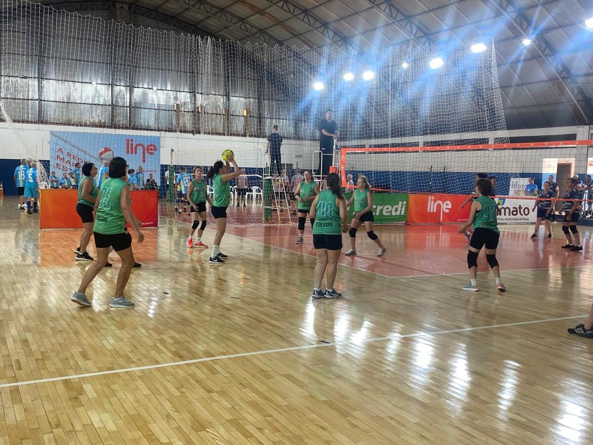 O município de Toledo celebrou a abertura da 2ª edição do Circuito Oeste de Vôlei Câmbio na manhã desta sexta-feira (21)