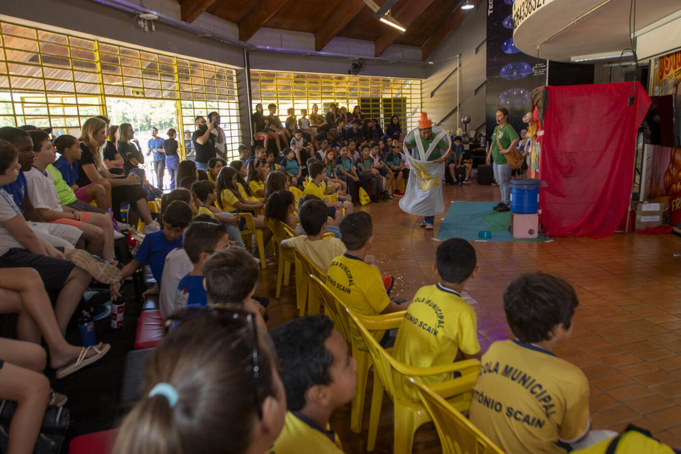 Ações educativas na Usina do Conhecimento e uma caminhada até a Sanga Pyahu destacaram a importância de preservar esse bem precioso aos seres vivos