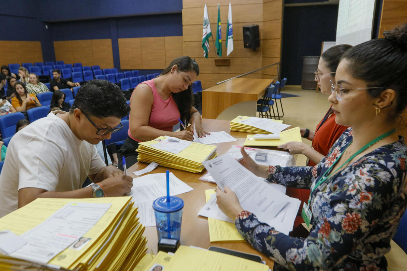 Na manhã desta quinta-feira (20) a Secretaria de Recursos Humanos realizou a posse de novos professores para as redes de ensino do município