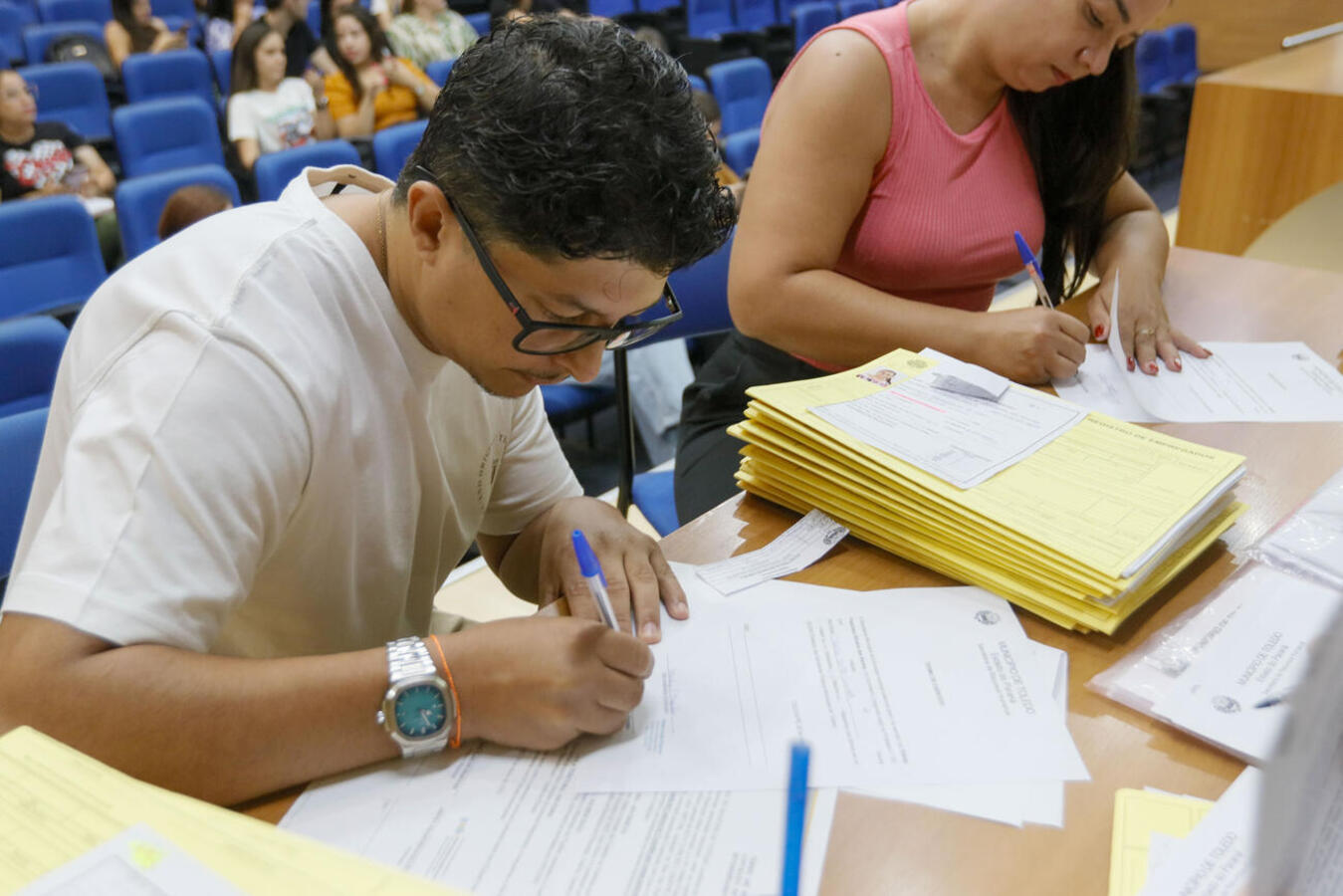 Na manhã desta quinta-feira (20) a Secretaria de Recursos Humanos realizou a posse de novos professores para as redes de ensino do município