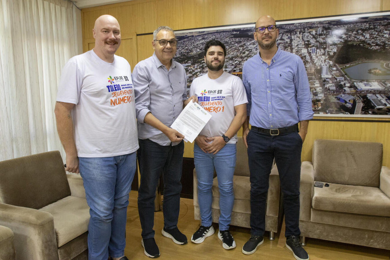 Em conversa no seu gabinete com os presidentes da Acit e do Cojem, Costenaro confirmou presença na abertura do evento, que ocorrerá em Toledo entre 28 e 29/3