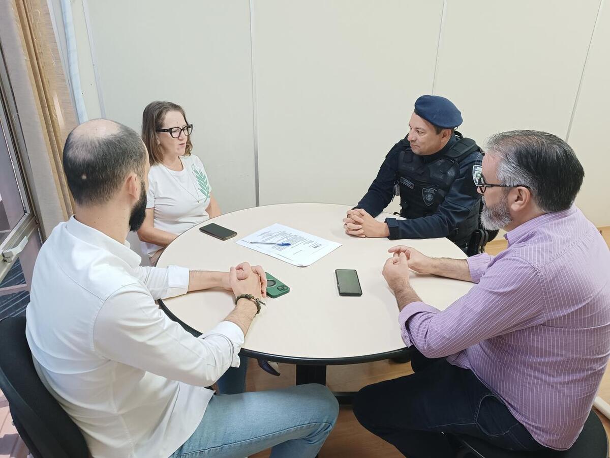 Encontro na manhã desta terça (18) definiu ações que serão executadas para que dispositivos de segurança estejam nos estabelecimentos no menor tempo possível