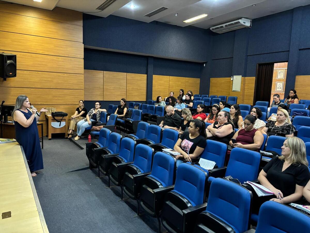 O encontro aconteceu na manhã desta terça-feira (18) e serviu para discutir ações, calendário e o trabalho com a leitura das crianças