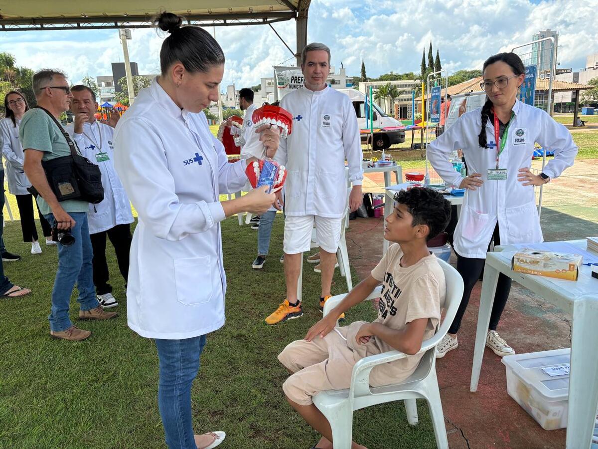 Profissionais da Saúde Bucal fizeram avaliações das condições bucais dos visitantes e deram orientações quanto ao acesso aos serviços