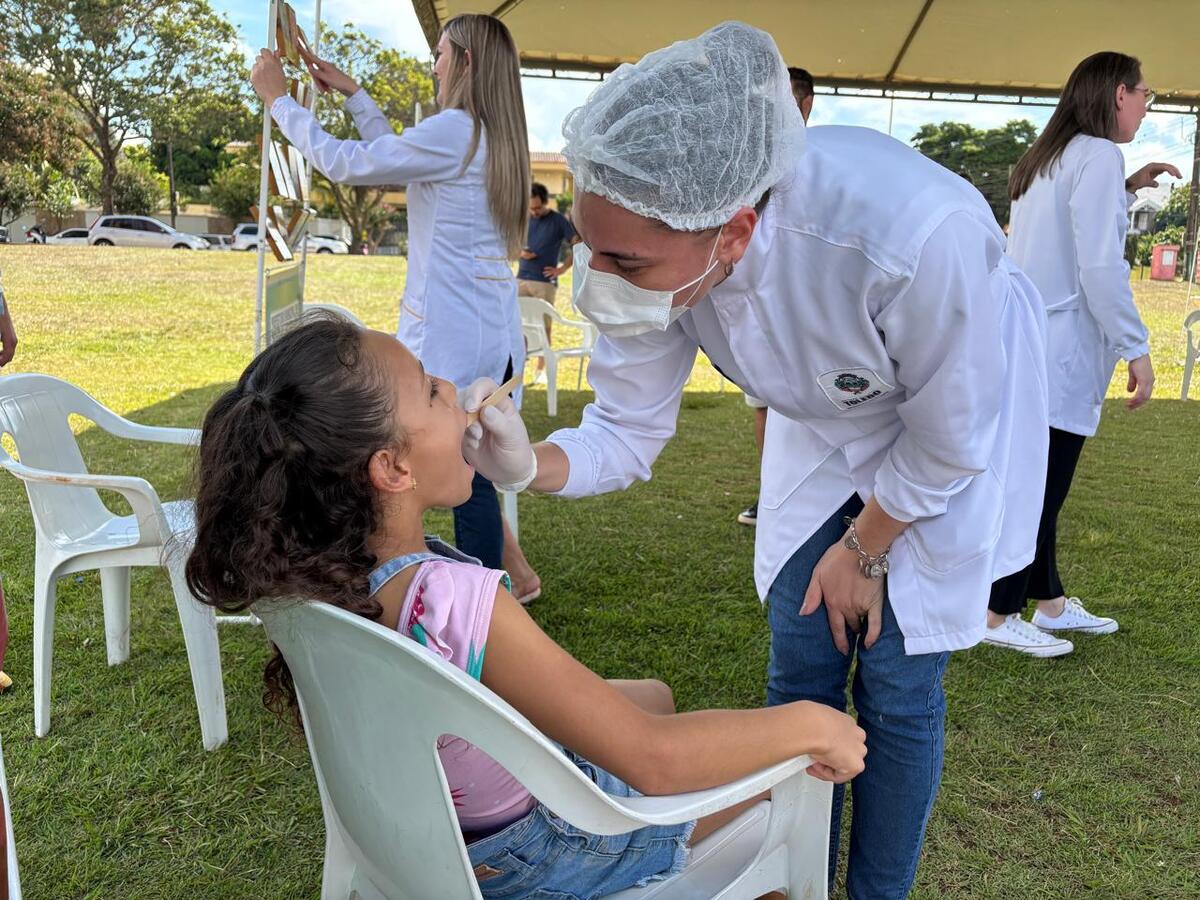 Profissionais da Saúde Bucal fizeram avaliações das condições bucais dos visitantes e deram orientações quanto ao acesso aos serviços