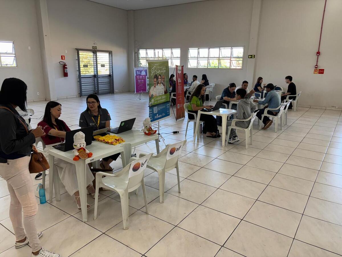 Com mais de 700 postos de trabalho disponíveis, primeira edição do evento em 2025 foi realizada nesta sexta (21) no Centro Multiuso do Panorama/São Francisco