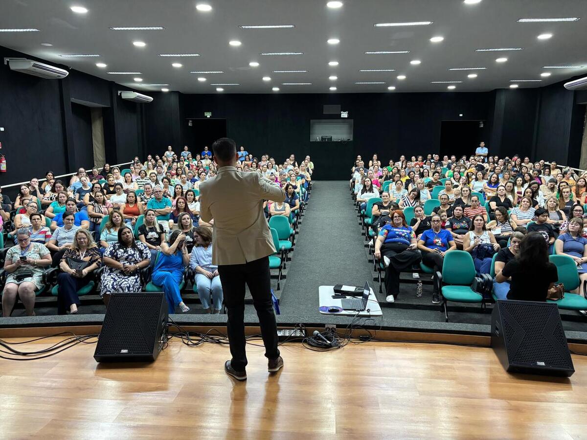 Evento aconteceu no Dia Mundial de Conscientização do Autismo e contou com palestra sobre o cérebro neurodiverso