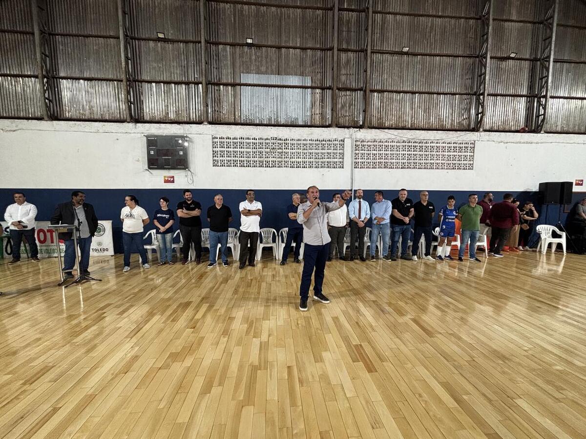 Evento contou com desfile da tocha e acendimento da pira olímpica. Atletas também fizeram o juramento para os jogos