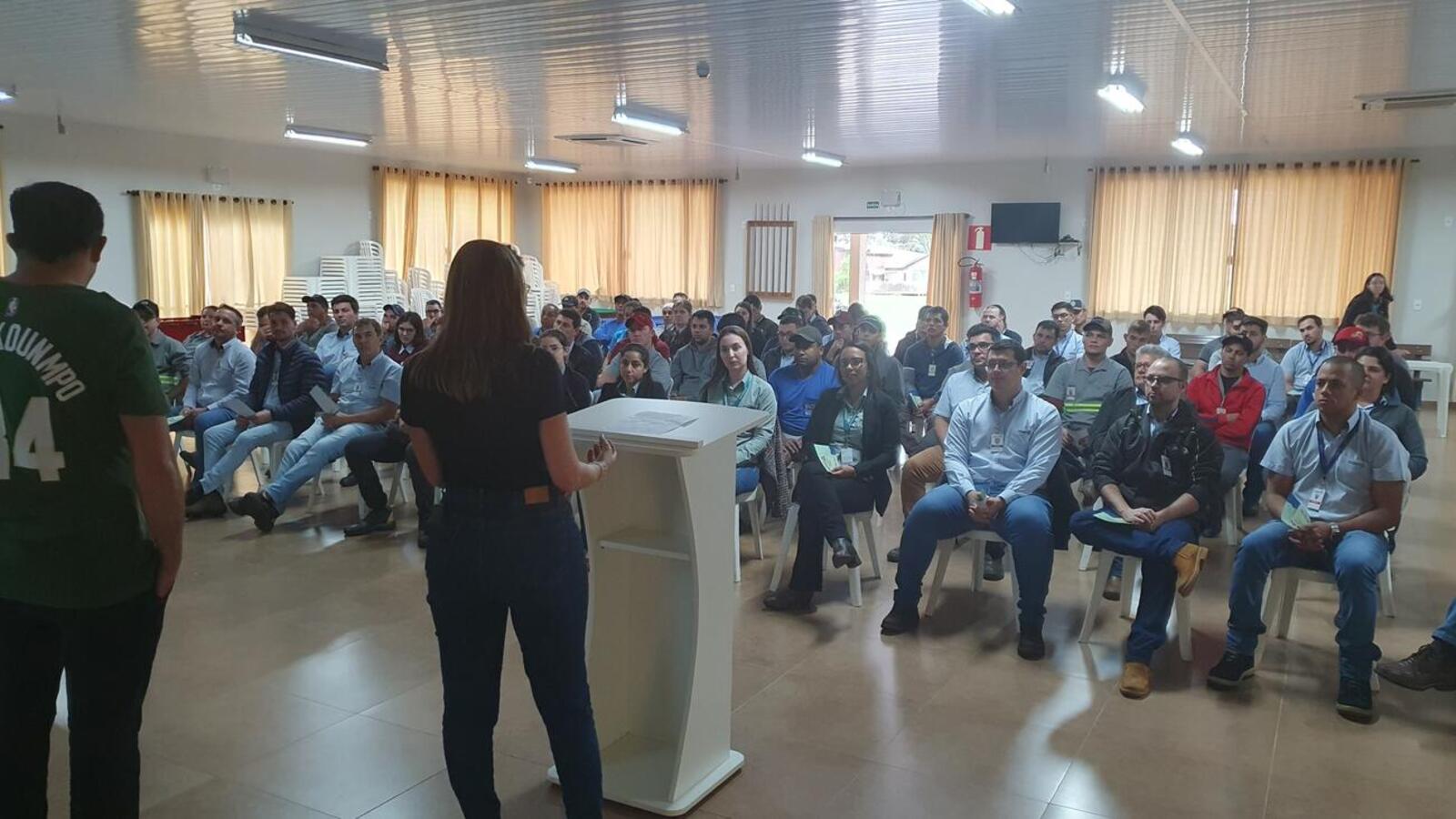 Aproximadamente seis mil trabalhadores receberam orientações para conscientização sobre segurança no trabalho durante o mês de abril em Toledo
