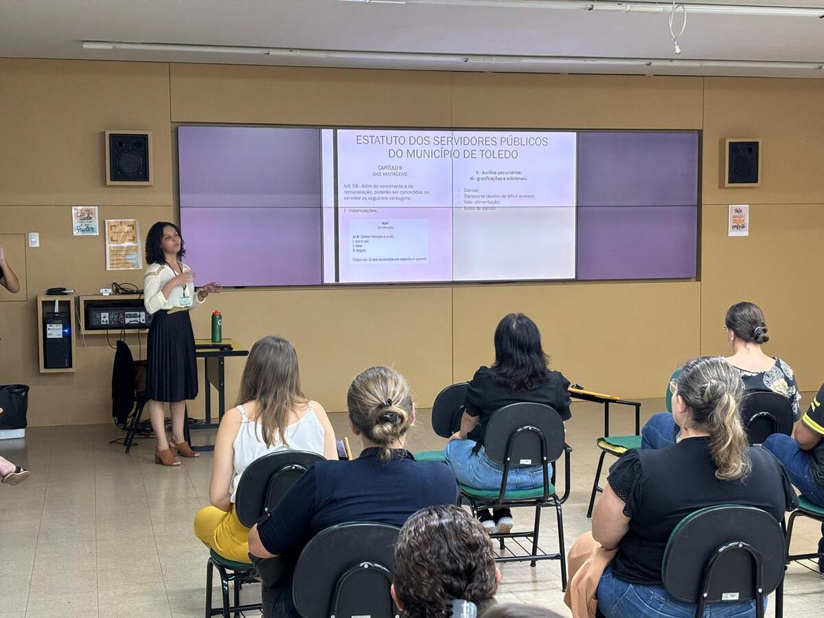 Assistentes Administrativos da Prefeitura realizaram um curso do projeto “Melhorando as práticas de atendimento e o ambiente de trabalho no serviço público”