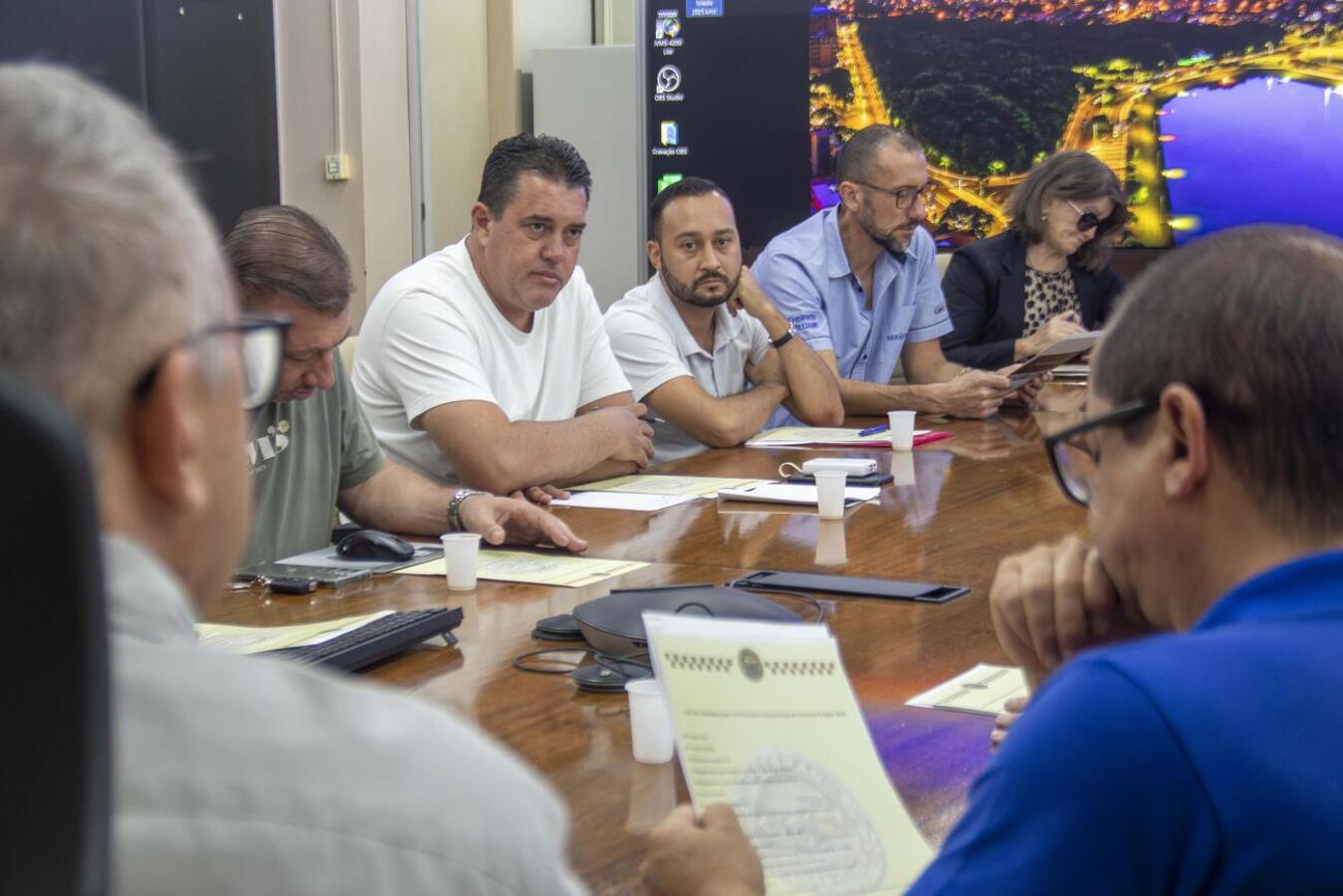 Integrantes do Veteran Car Club de Toledo se reuniram com o prefeito Mario Costenaro e secretários para definir alguns detalhes sobre o evento