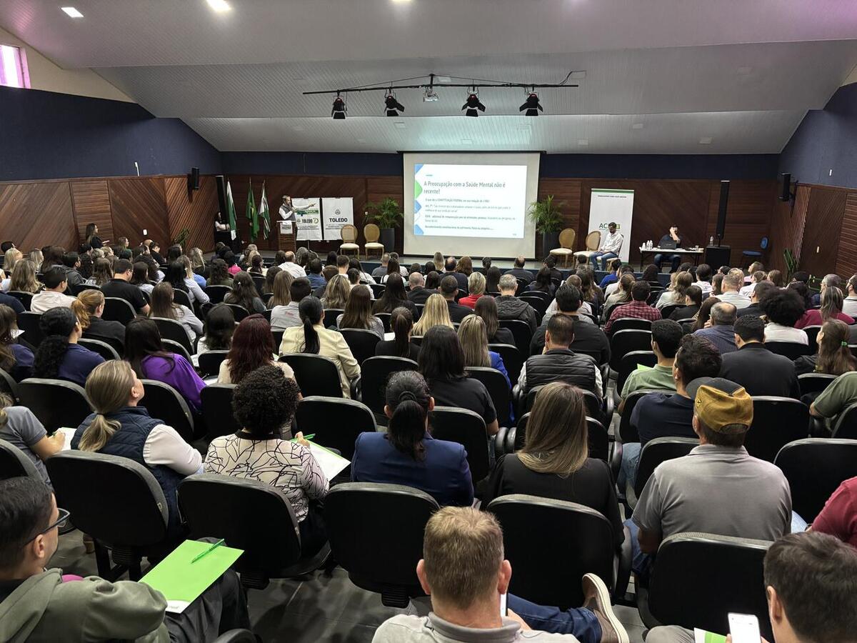 Foram realizadas palestras e debates sobre a nova legislação acerca de doenças psicossociais