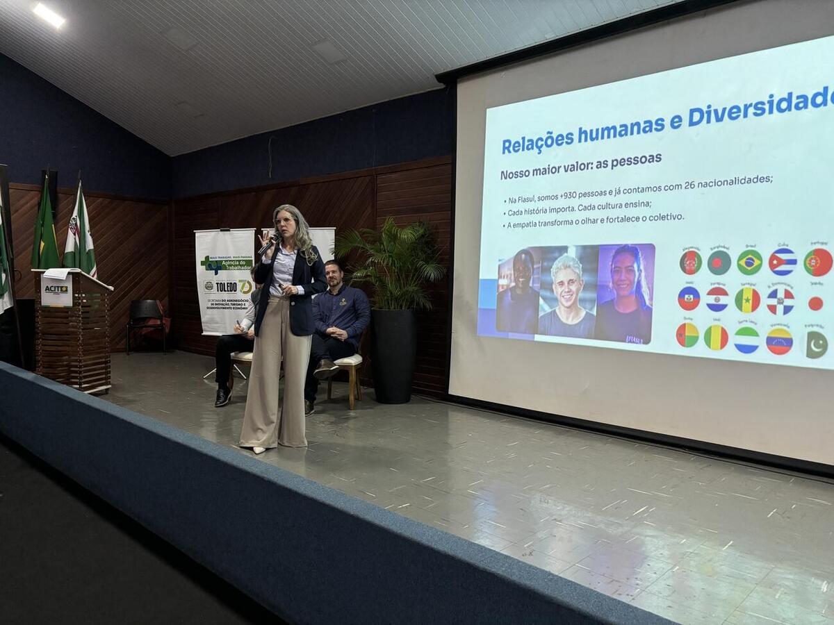 Foram realizadas palestras e debates sobre a nova legislação acerca de doenças psicossociais