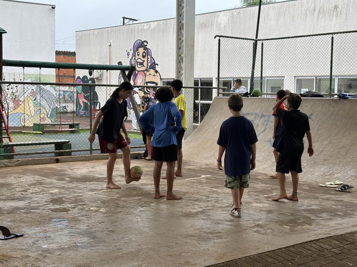 O evento em parceria com a 6ª Igreja do Evangelho Quadrangular contou com atividades e distribuição de chocolates para os participantes