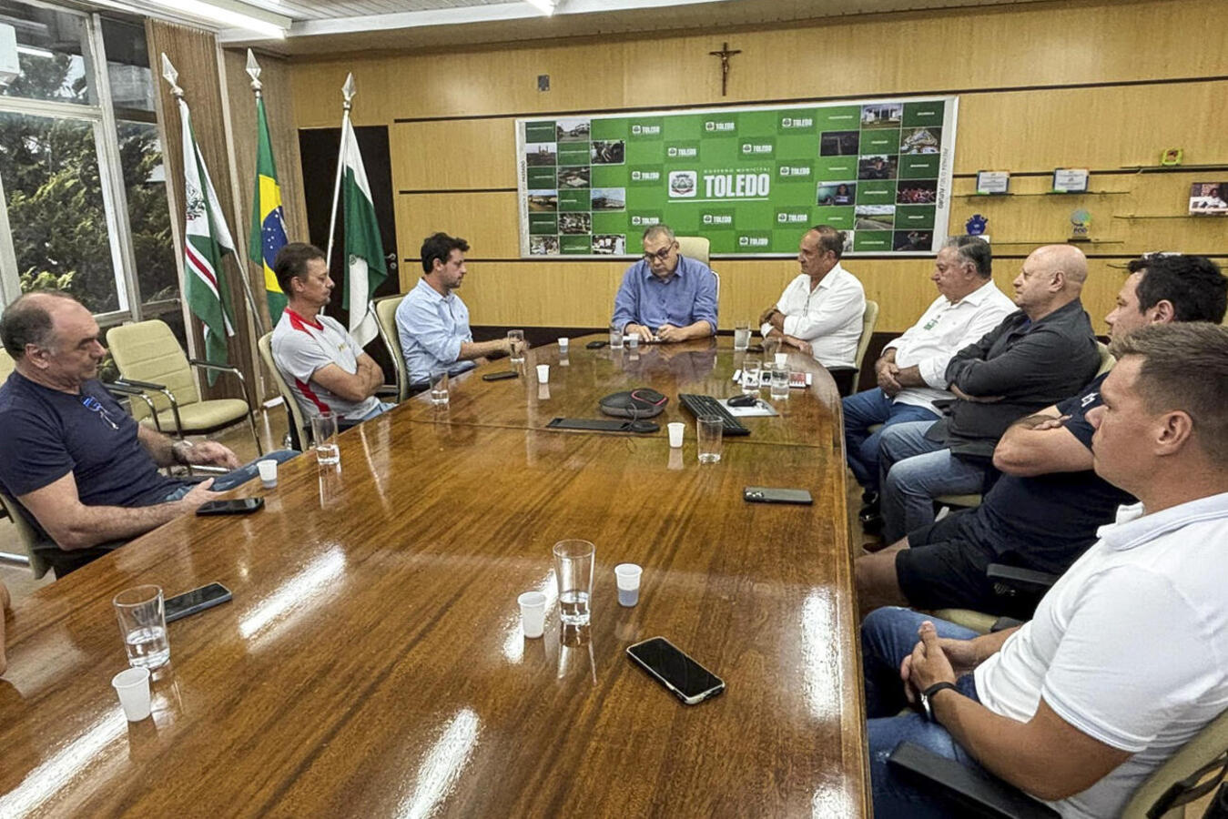 Representantes da Associação dos Pilotos de Kart de Toledo se reuniram com o prefeito Mario Costenaro e apresentaram até um projeto do novo circuito