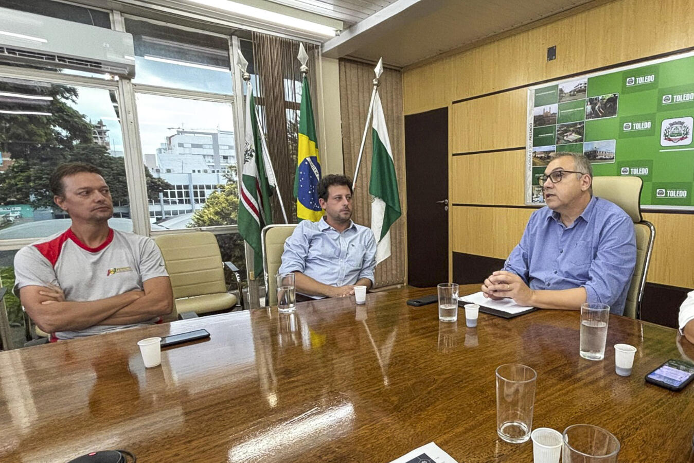 Representantes da Associação dos Pilotos de Kart de Toledo se reuniram com o prefeito Mario Costenaro e apresentaram até um projeto do novo circuito