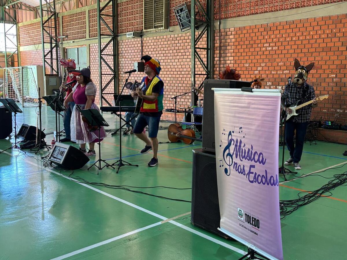 Objetivo é que as crianças conheçam instrumentos musicais e se interessem pela arte da música