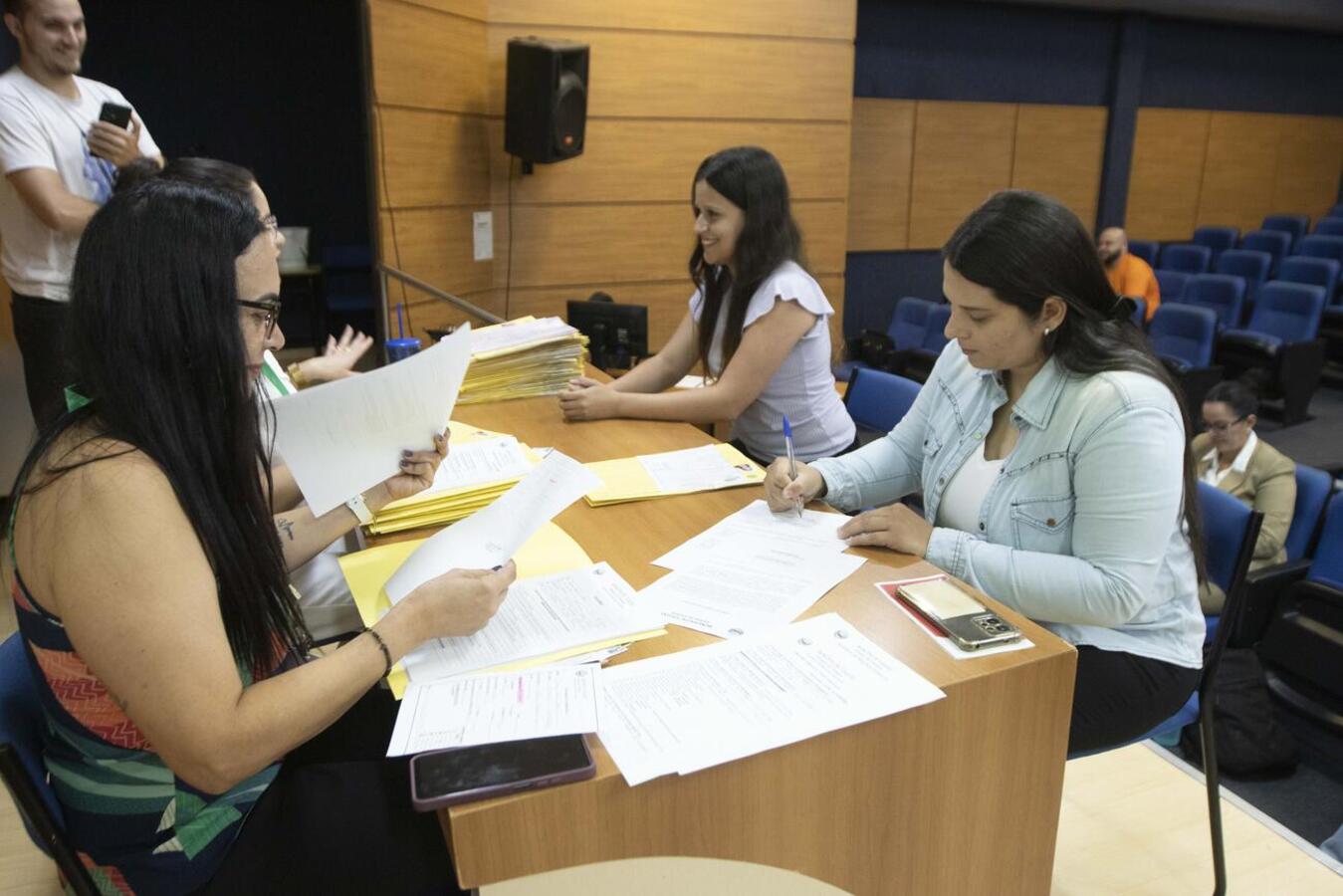 Secretaria de Recursos Humanos realiza cerimônia de posse para 34 novos servidores