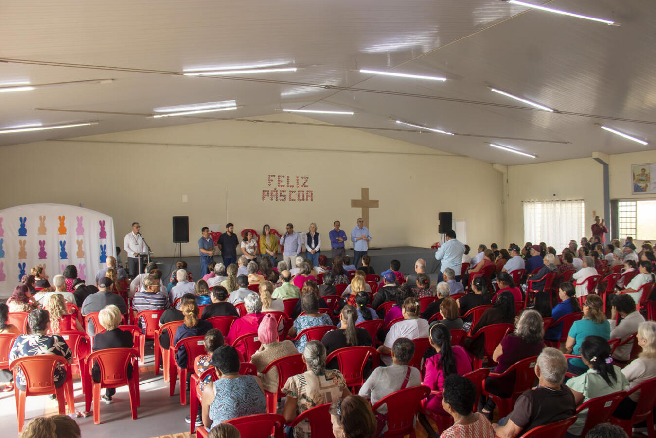 Prestigiada por autoridades, confraternização realizada nesta terça-feira (15) teve bênção ministrada por religiosos, encenação de peça de teatro e café da manhã 