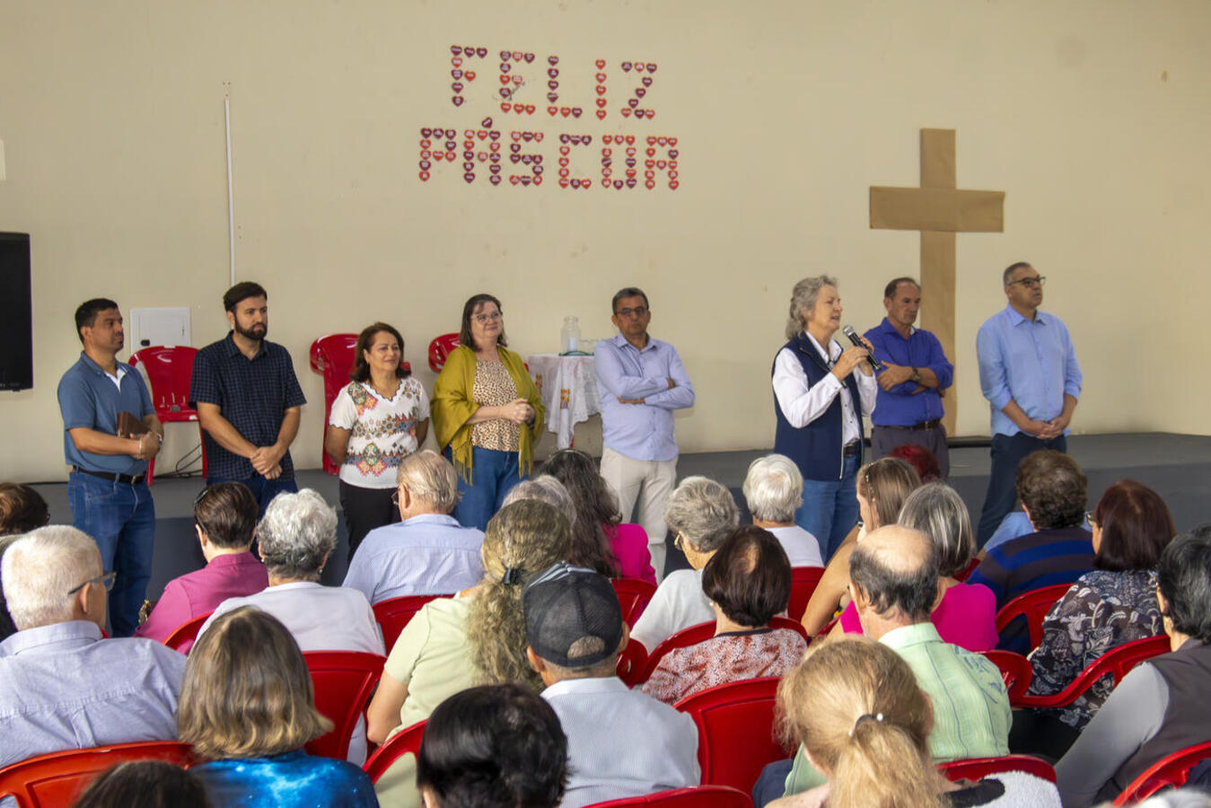 Prestigiada por autoridades, confraternização realizada nesta terça-feira (15) teve bênção ministrada por religiosos, encenação de peça de teatro e café da manhã 