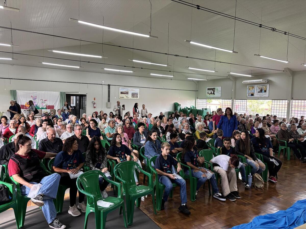 Momento contou com apresentações teatrais e musicais com idosos do Certi e participação de crianças