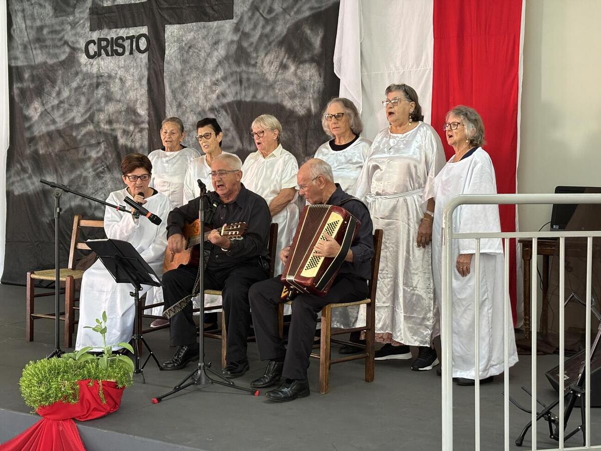 Momento contou com apresentações teatrais e musicais com idosos do Certi e participação de crianças