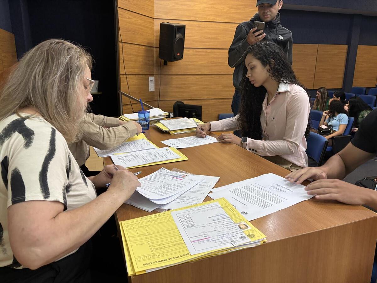 Nesta terça-feira (8) a Secretaria de Recursos Humanos de Toledo realizou mais um evento de posse de novos servidores