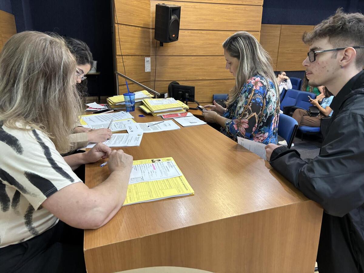 Nesta terça-feira (8) a Secretaria de Recursos Humanos de Toledo realizou mais um evento de posse de novos servidores