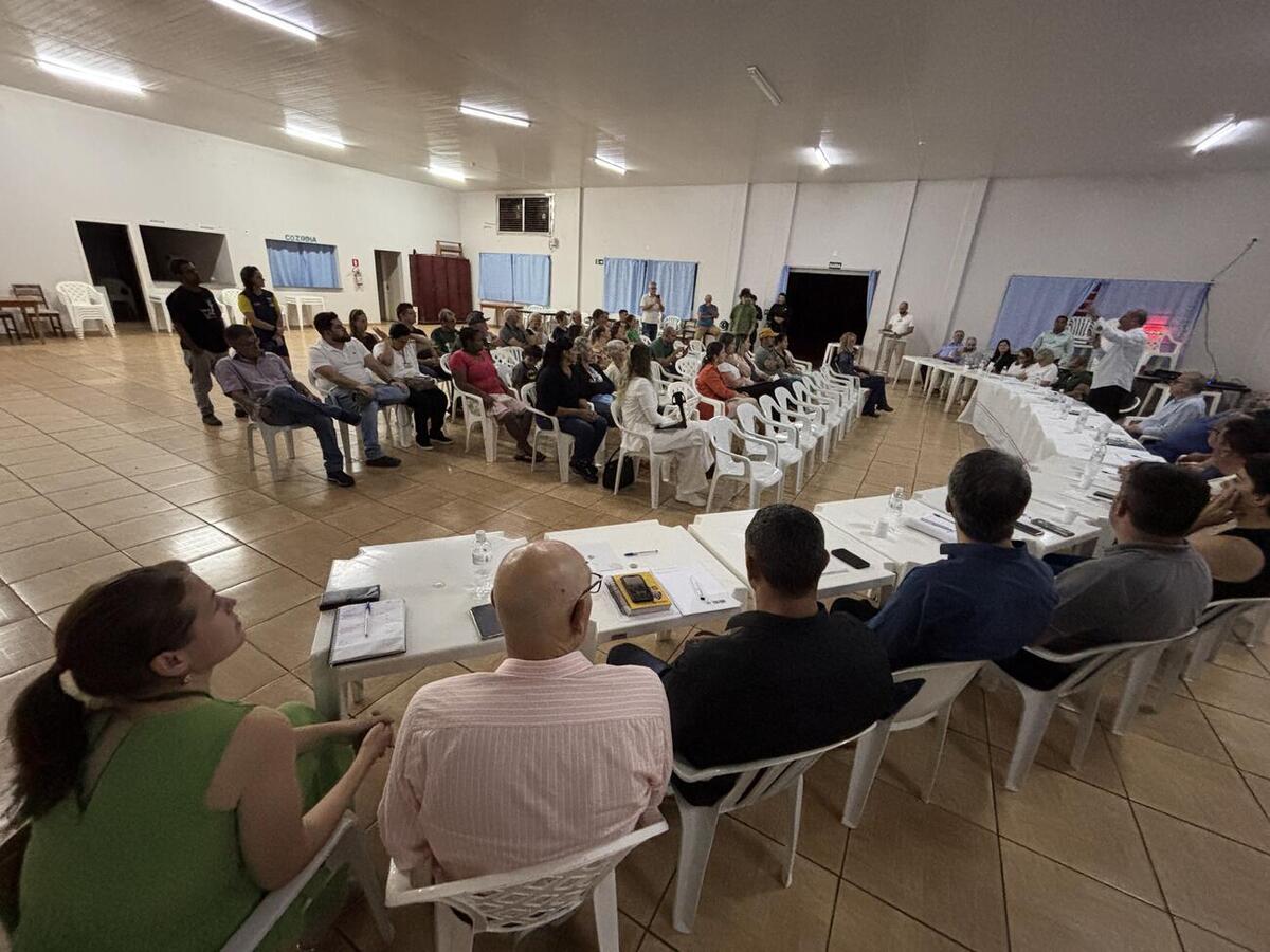Equipe de secretariado da gestão Costenaro e Lucio de Marchi e vereadores se reuniram com lideranças do bairro