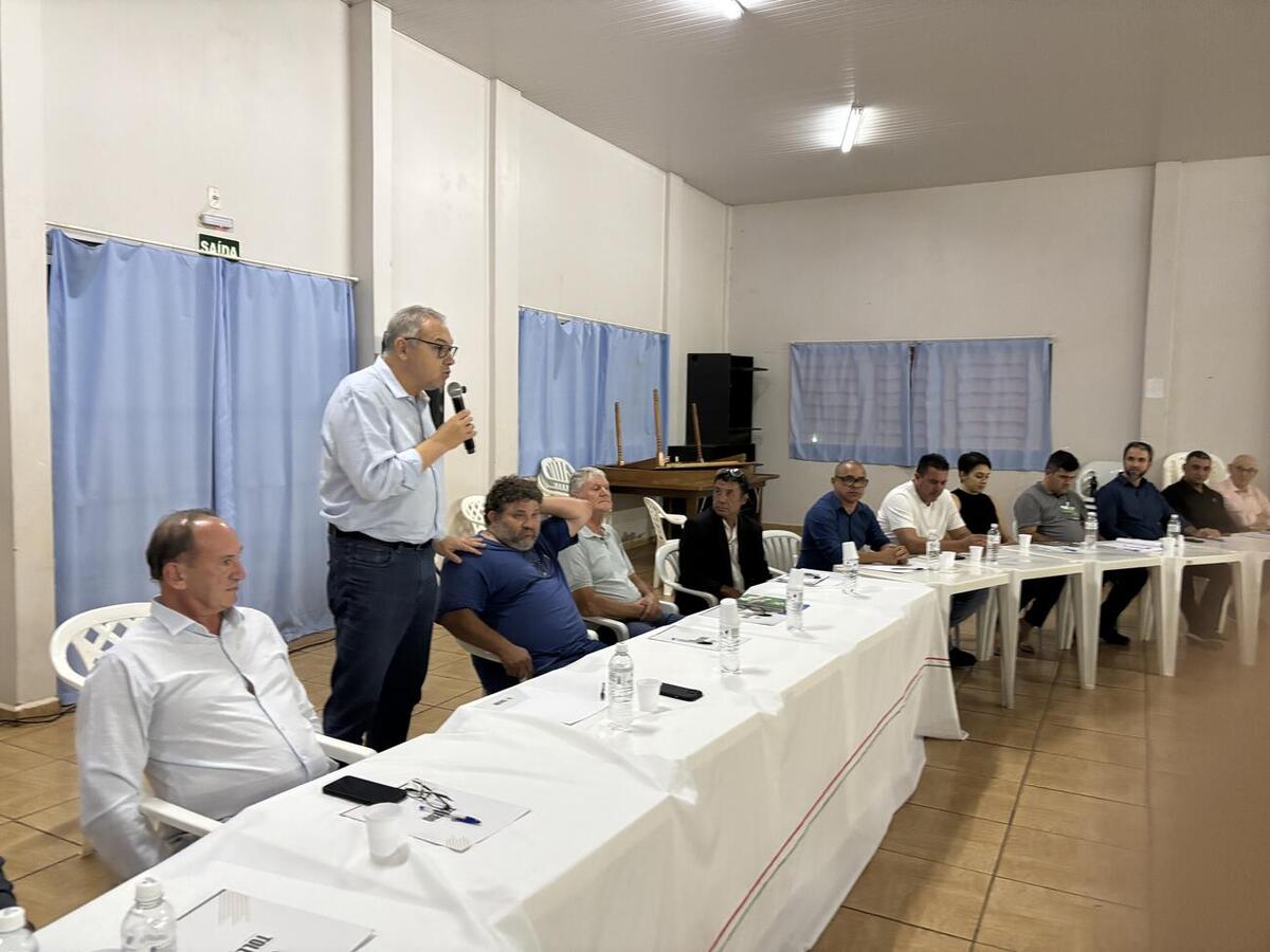 Equipe de secretariado da gestão Costenaro e Lucio de Marchi e vereadores se reuniram com lideranças do bairro