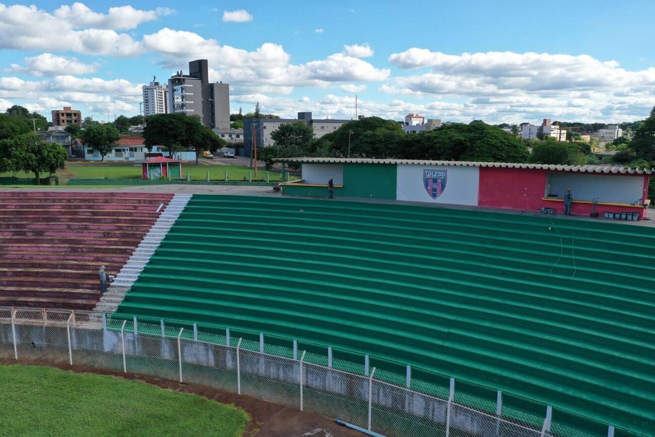 Secretaria de Esportes e Lazer, com apoio da Secretaria da Infraestrutura Rural e Urbana e de Serviços Públicos, está promovendo melhorias em praças desportivas