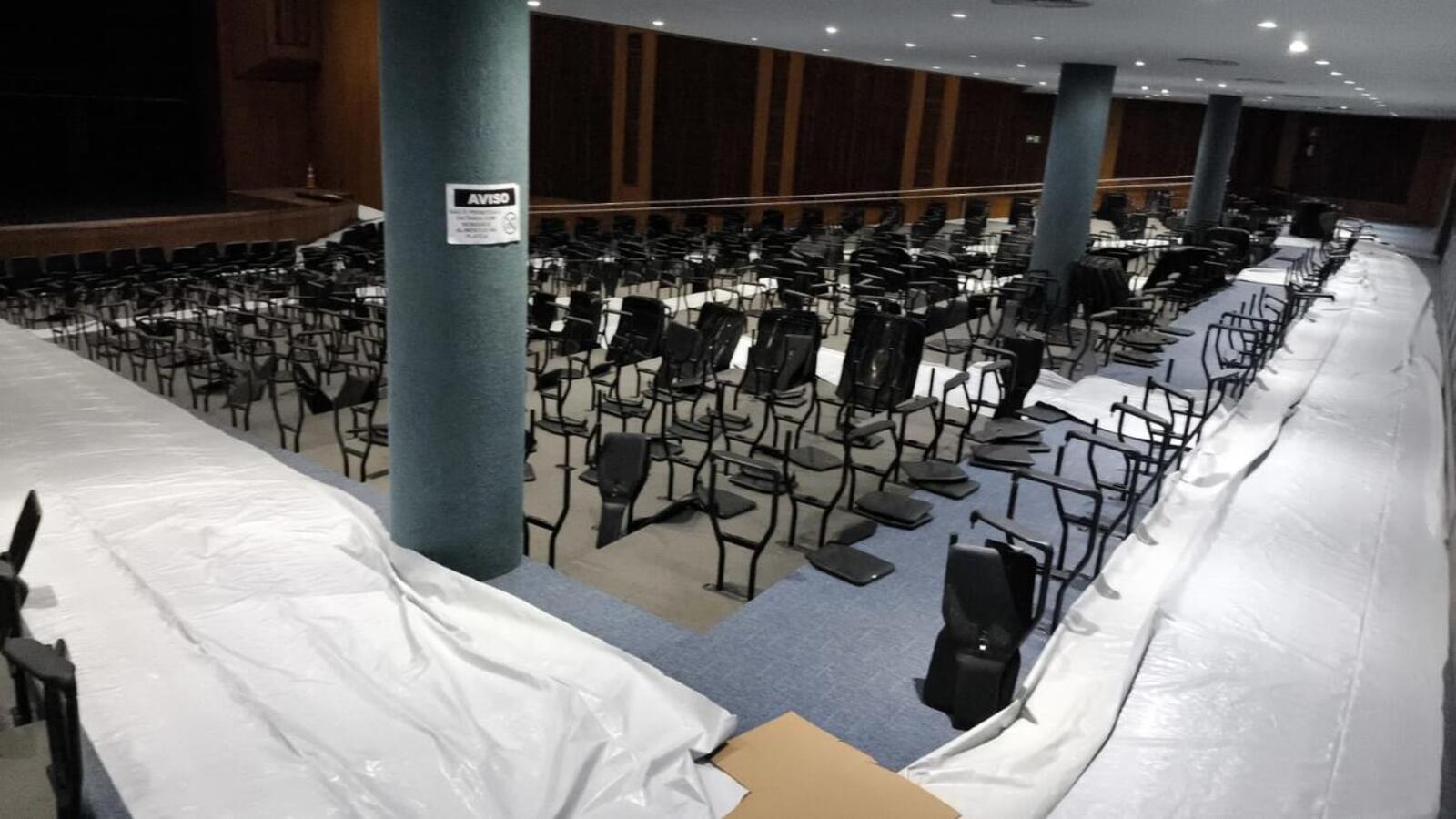 A previsão para o término das obras de reforma do Teatro Municipal de Toledo são para o mês de julho