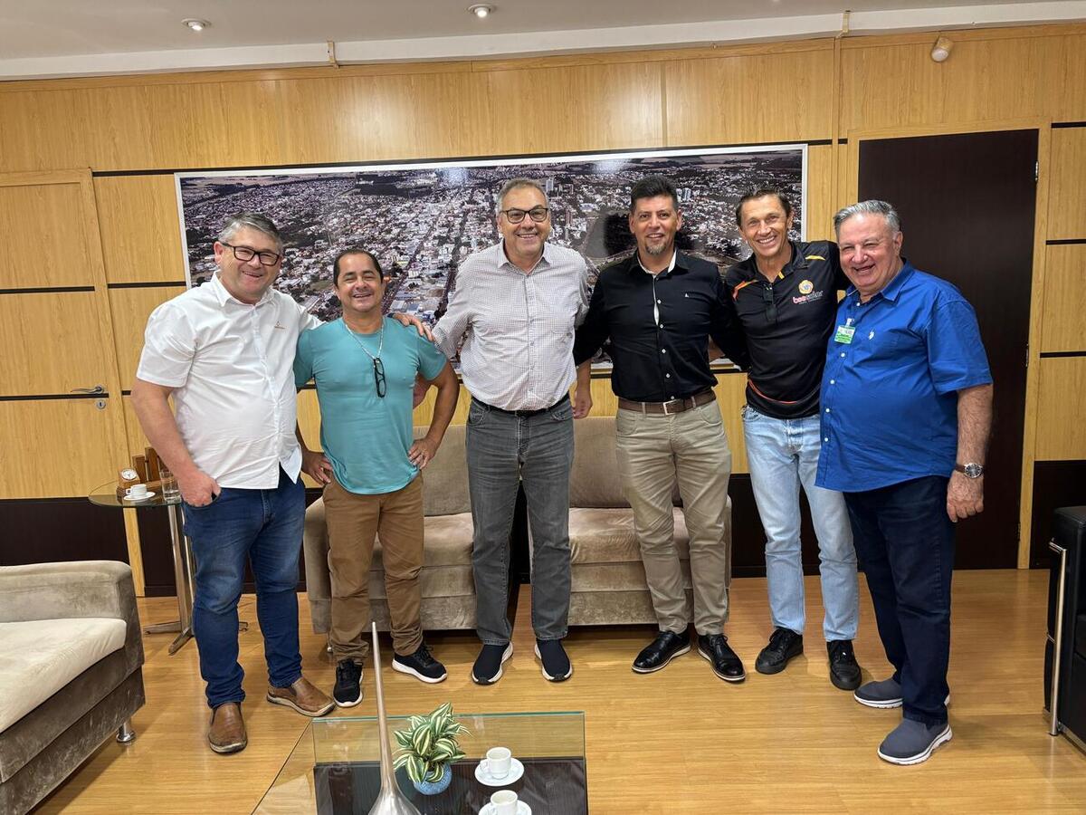 Prefeito de Toledo recebe equipe da Capela do Jardim Gisela