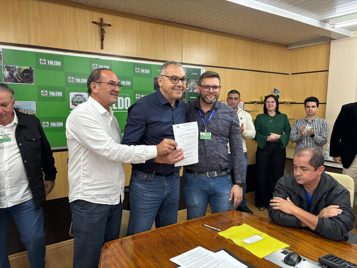 Leis tratam da redução da carga horária do cargo de nutricionista, repasse de recursos para o Consamu e para o Ciscopar, e fornecimento de turbantes para pacientes oncológicos