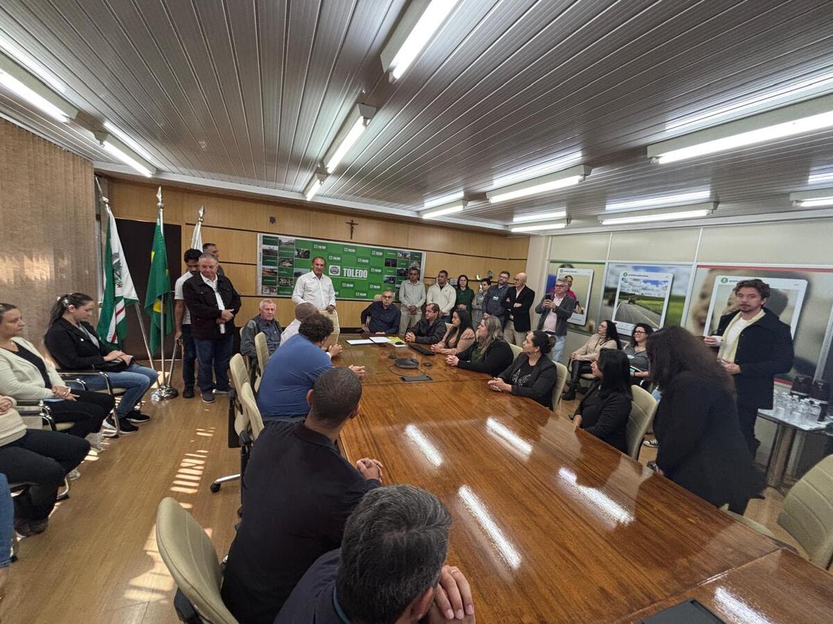 Leis tratam da redução da carga horária do cargo de nutricionista, repasse de recursos para o Consamu e para o Ciscopar, e fornecimento de turbantes para pacientes oncológicos