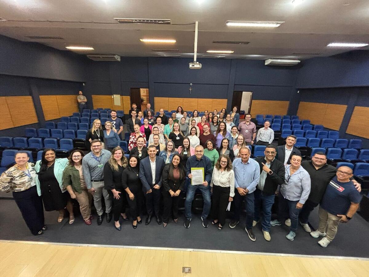 O ato aconteceu no Auditório Acary de Oliveira e contou com a presença de representantes do Ser Toledo, da Secretaria de Recursos Humanos e da Câmara de Vereadores
