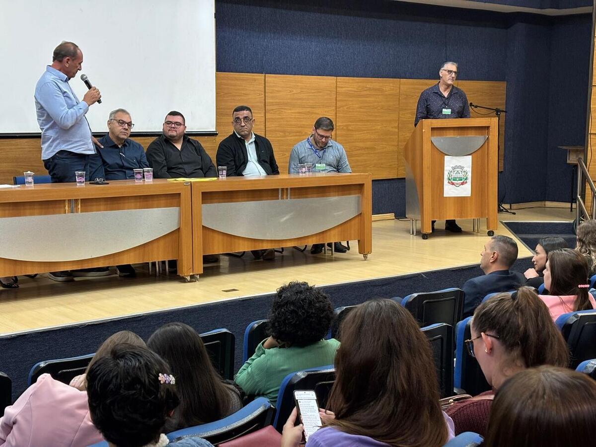 O ato aconteceu no Auditório Acary de Oliveira e contou com a presença de representantes do Ser Toledo, da Secretaria de Recursos Humanos e da Câmara de Vereadores