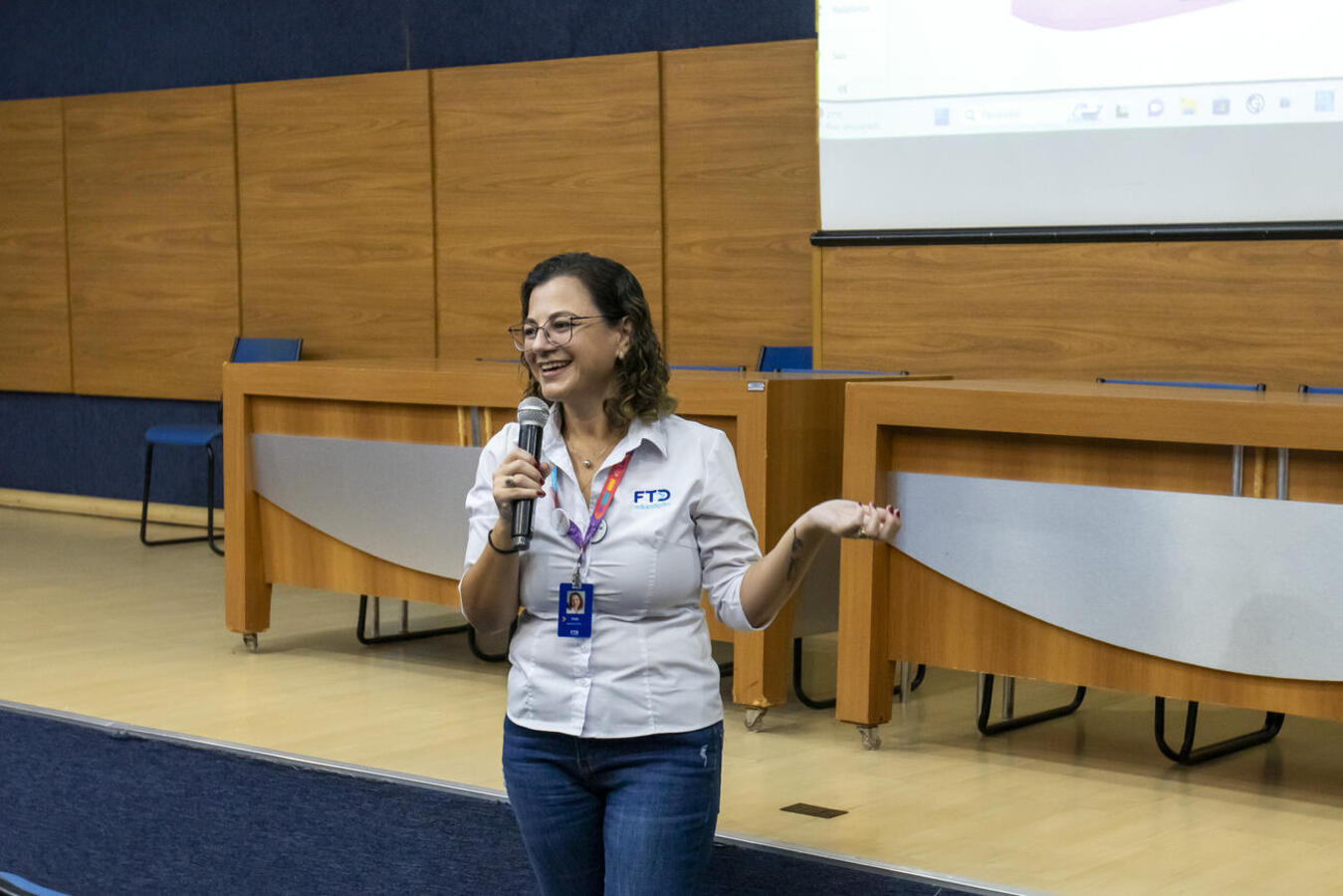 Diretores e coordenadores pedagógicos de escolas e Cmeis participaram de treinamento ocorrido na manhã desta quinta-feira (3) no Auditório Acary Oliveira