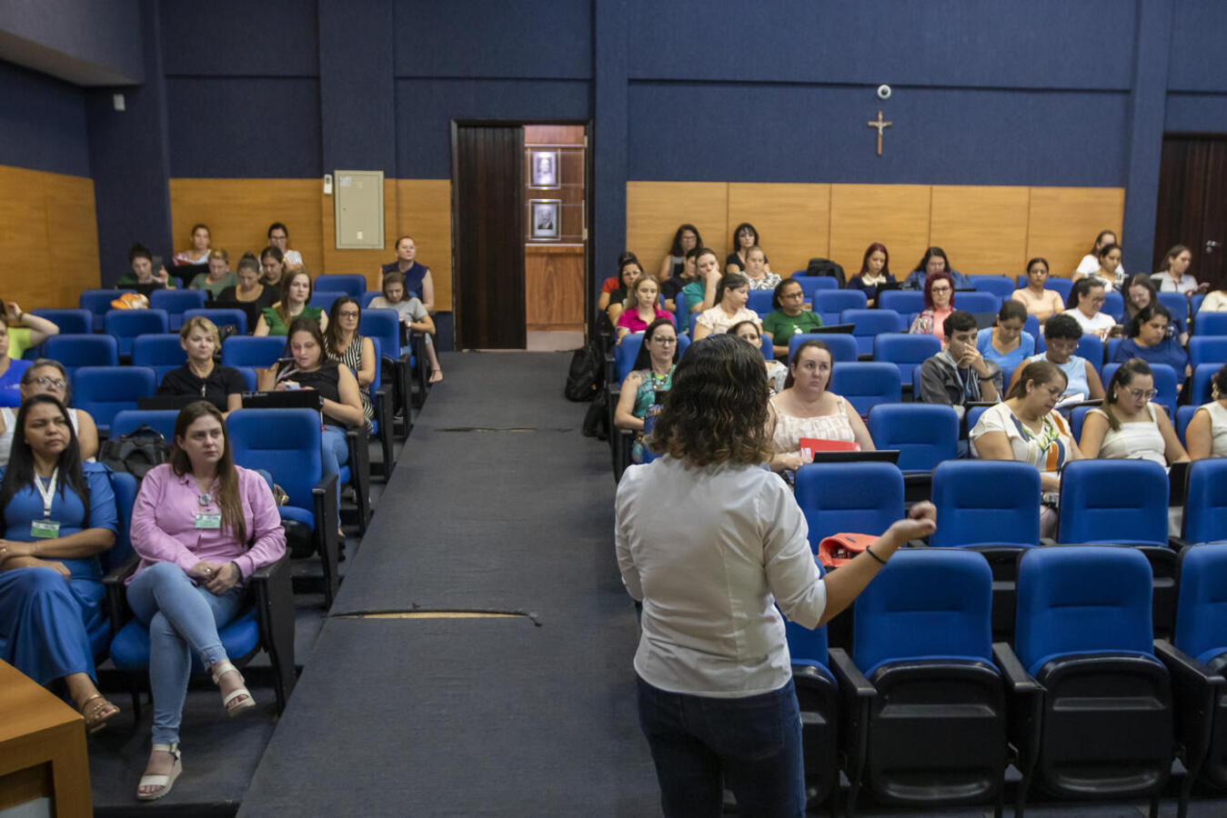 Diretores e coordenadores pedagógicos de escolas e Cmeis participaram de treinamento ocorrido na manhã desta quinta-feira (3) no Auditório Acary Oliveira