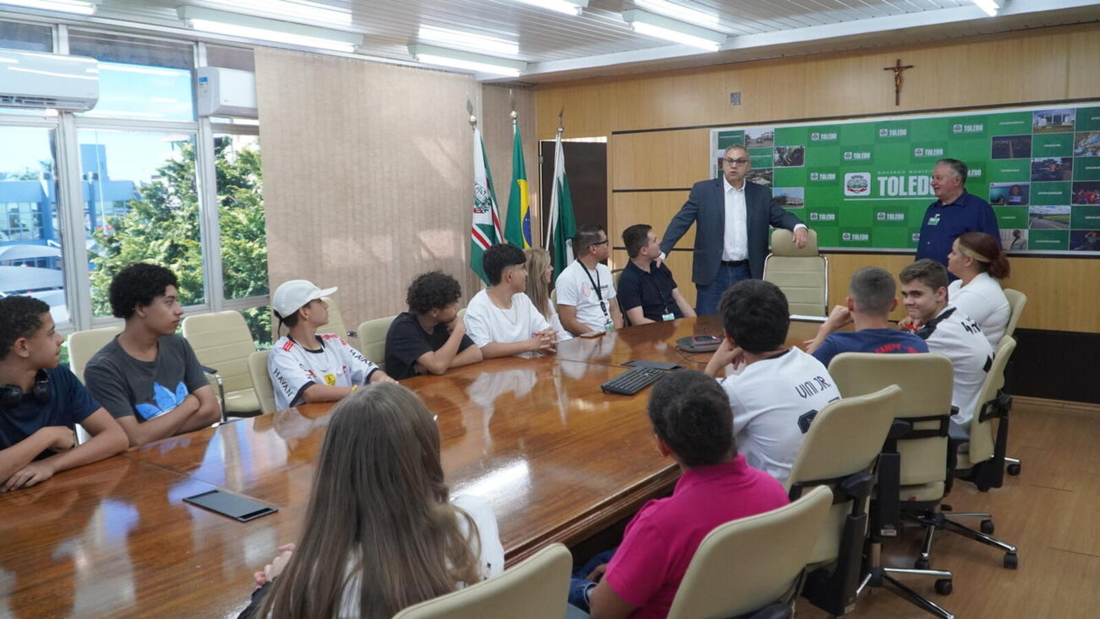 Os adolescentes fazem parte do Programa Agente da Cidadania e do projeto Centro da Juventude Rumo ao Conhecimento das Profissões